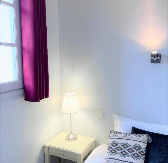 Номер Стандарт Трехместный, Hôtel Les Vieilles Tours Rocamadour