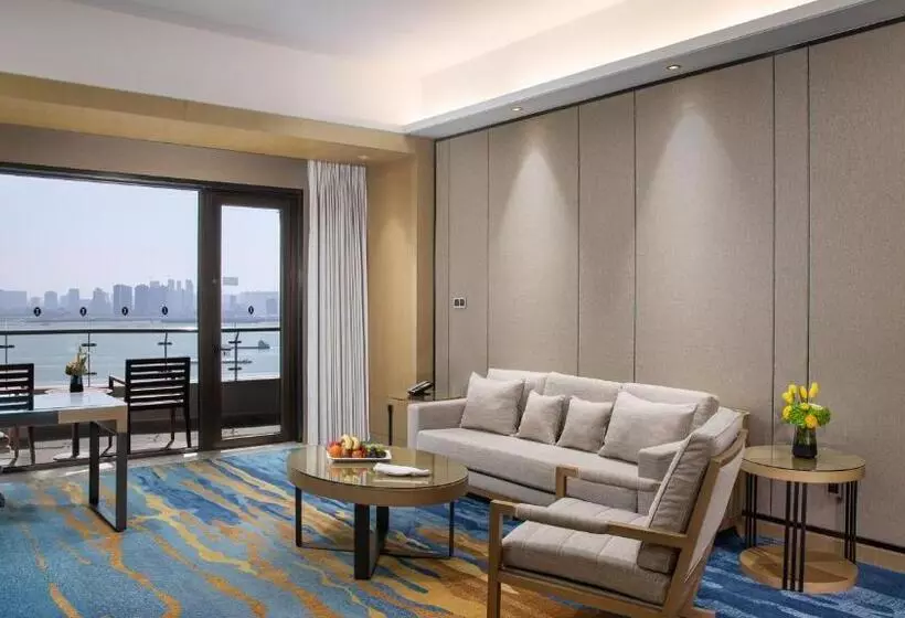 キングサイズベッドのスイートルーム, Intercontinental Wuhan By Ihg