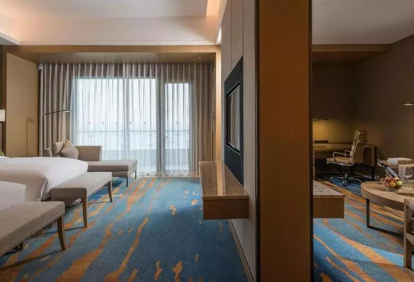 リバービュースタンダードルーム, Intercontinental Wuhan By Ihg