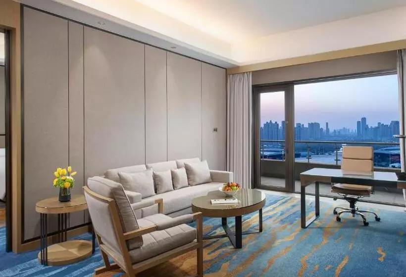 キングサイズベッドのスイートルーム, Intercontinental Wuhan By Ihg