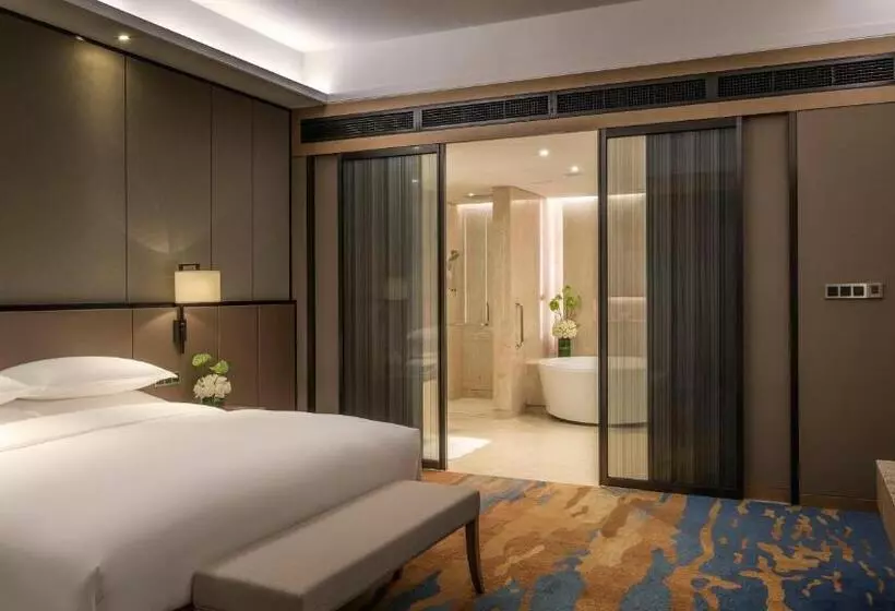 キングサイズベッドのスイートルーム, Intercontinental Wuhan By Ihg