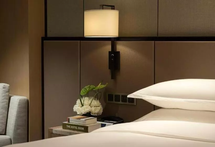 キングサイズベッドのスイートルーム, Intercontinental Wuhan By Ihg