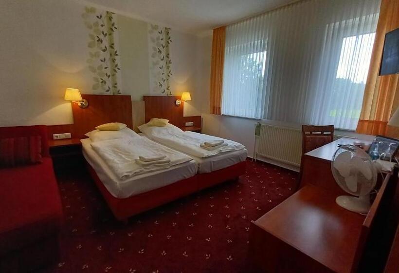 Quarto Triplo Estandar, Kräuterhotel & Restaurant Heidejäger