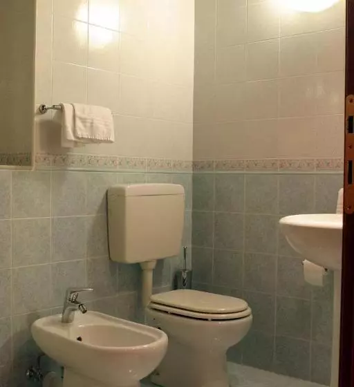 Standard Kolmen Hengen Huone, Willy