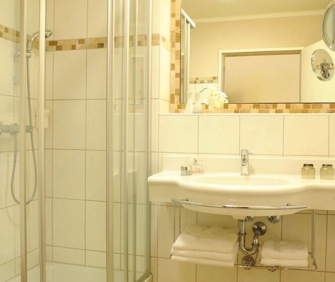 スタンダードトリプルルーム, Zur Post