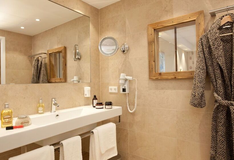 スタンダードトリプルルーム, Zur Post