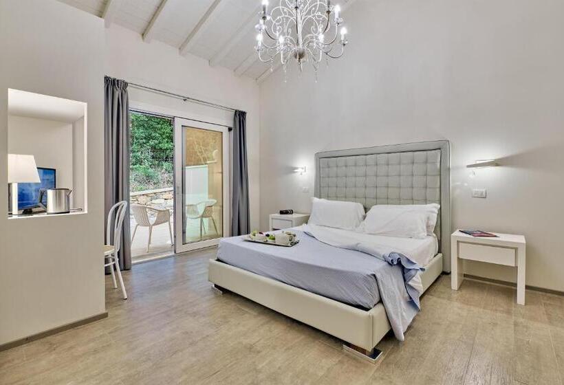 جناح جونيور, Relais I Piastroni