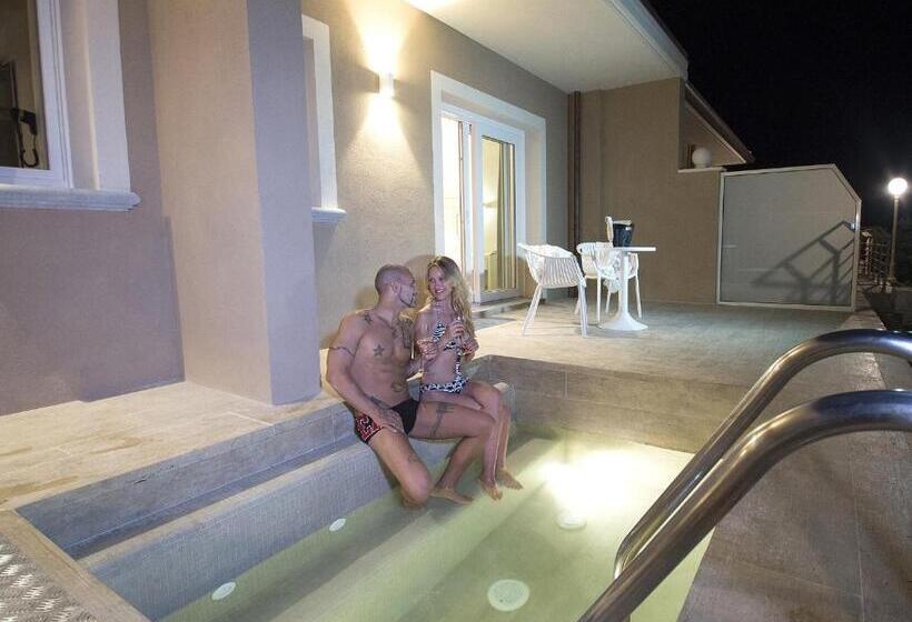 جناح جونيور, Relais I Piastroni