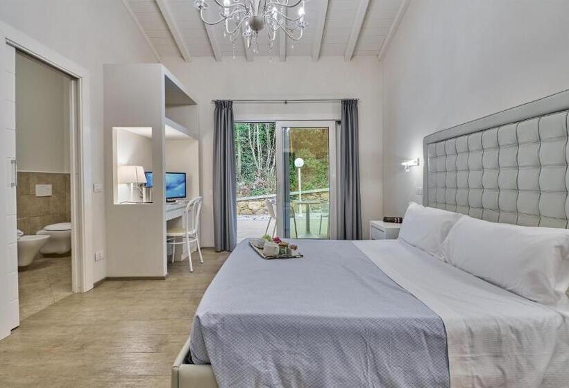 جناح جونيور, Relais I Piastroni