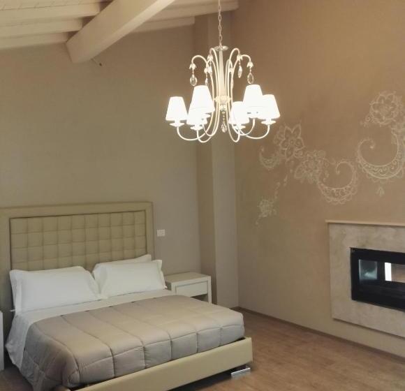 جناح مزود بجاكوزى, Relais I Piastroni