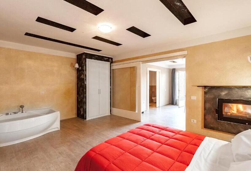 جناح مزود بجاكوزى, Relais I Piastroni