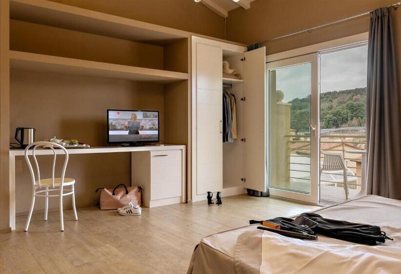 جناح إدارى, Relais I Piastroni