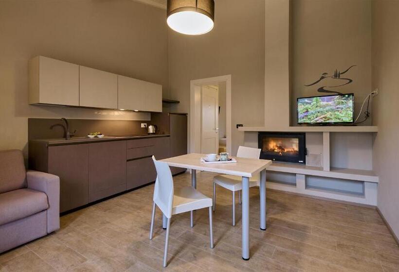 جناح إدارى, Relais I Piastroni