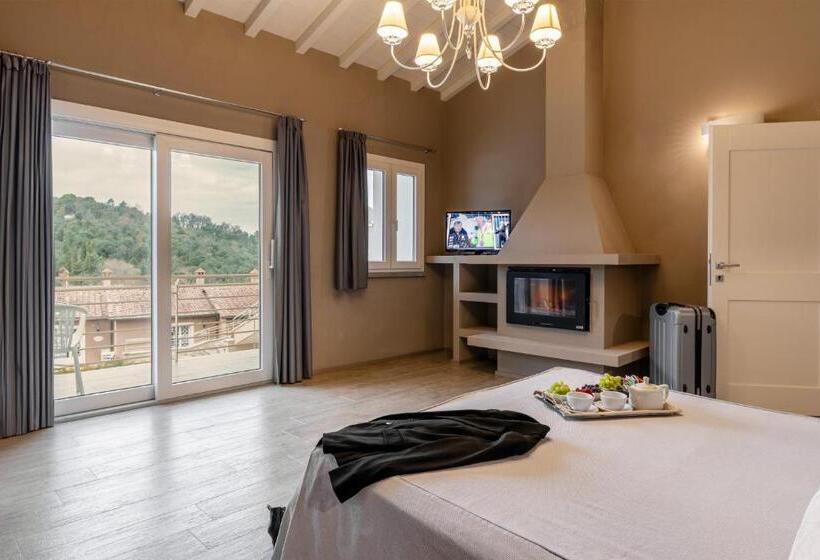 جناح إدارى, Relais I Piastroni