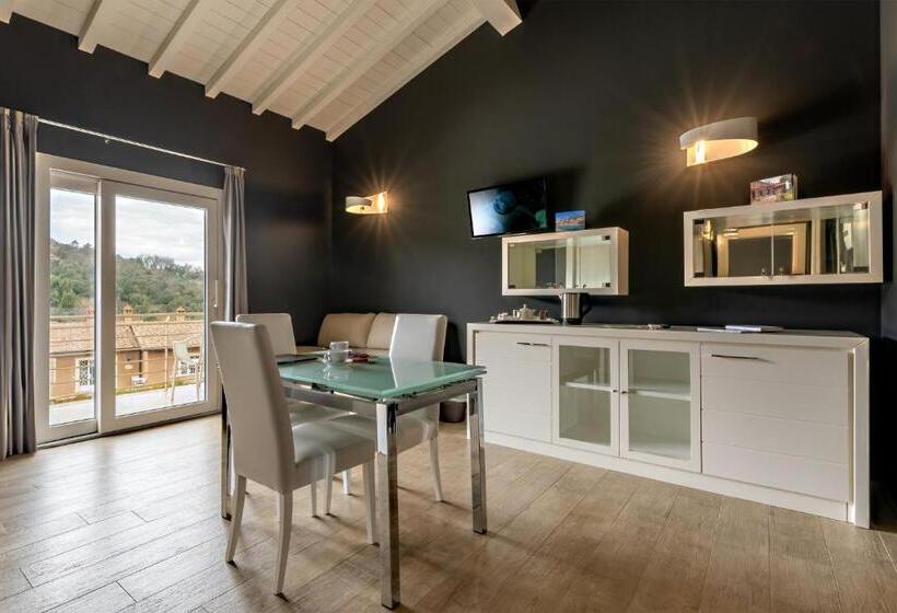 جناح إدارى, Relais I Piastroni