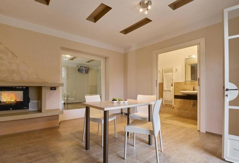 جناح مزود بجاكوزى, Relais I Piastroni