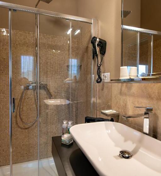 جناح إدارى, Relais I Piastroni