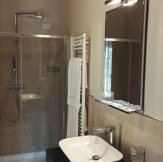 جناح إدارى, Relais I Piastroni