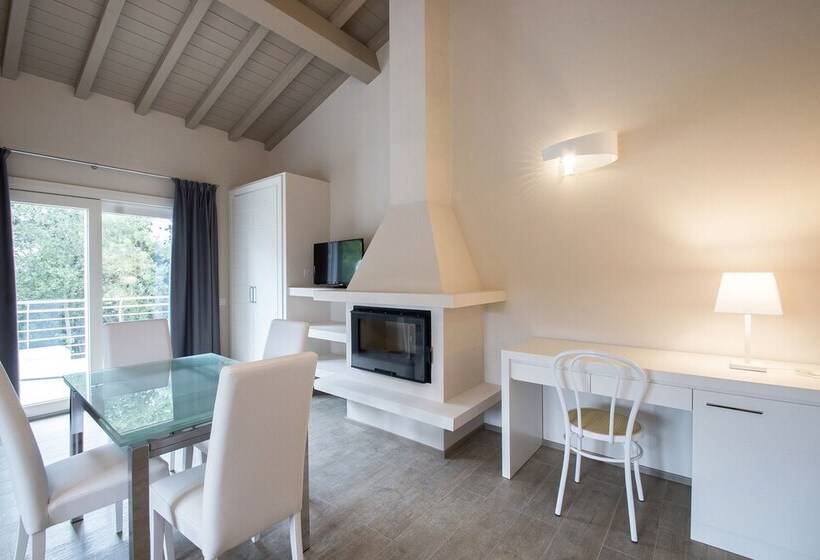 غرفة ديلوكس مطلة على حمام السباحة, Relais I Piastroni