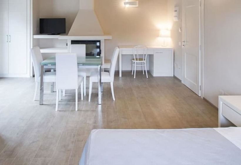 غرفة ديلوكس مطلة على حمام السباحة, Relais I Piastroni