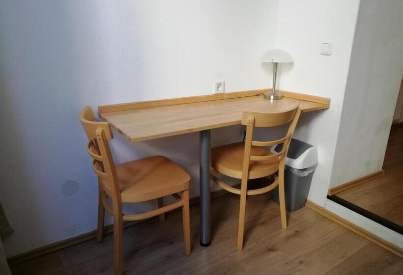 חדר סטנדרט לשלושה, Hanseatic Garni