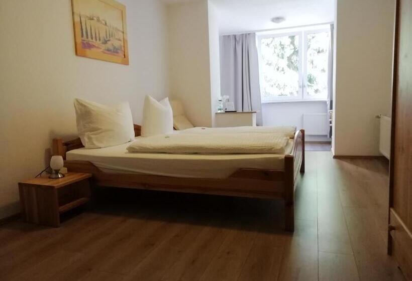 חדר סטנדרט לשלושה, Hanseatic Garni