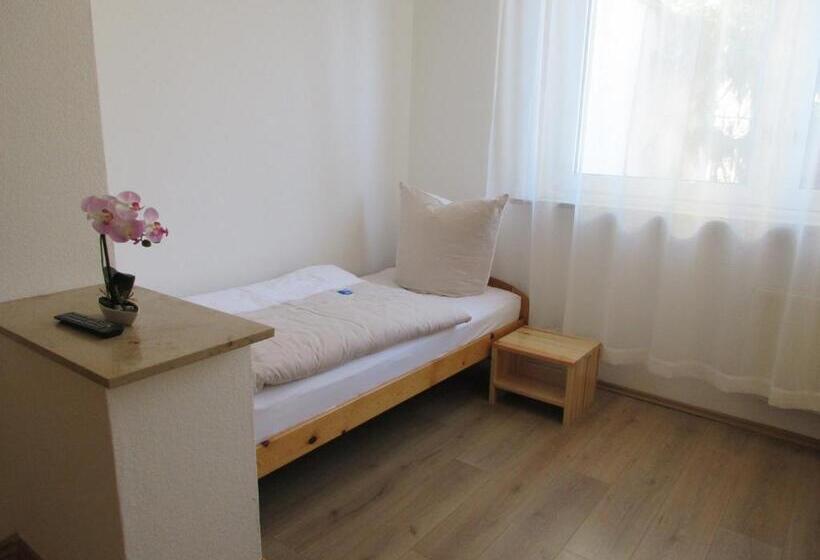 חדר סטנדרט לשלושה, Hanseatic Garni