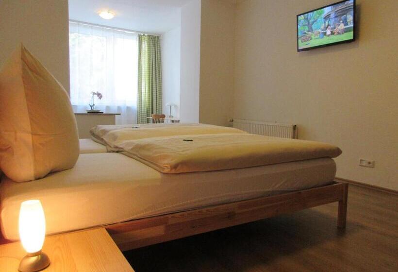 חדר סטנדרט לשלושה, Hanseatic Garni