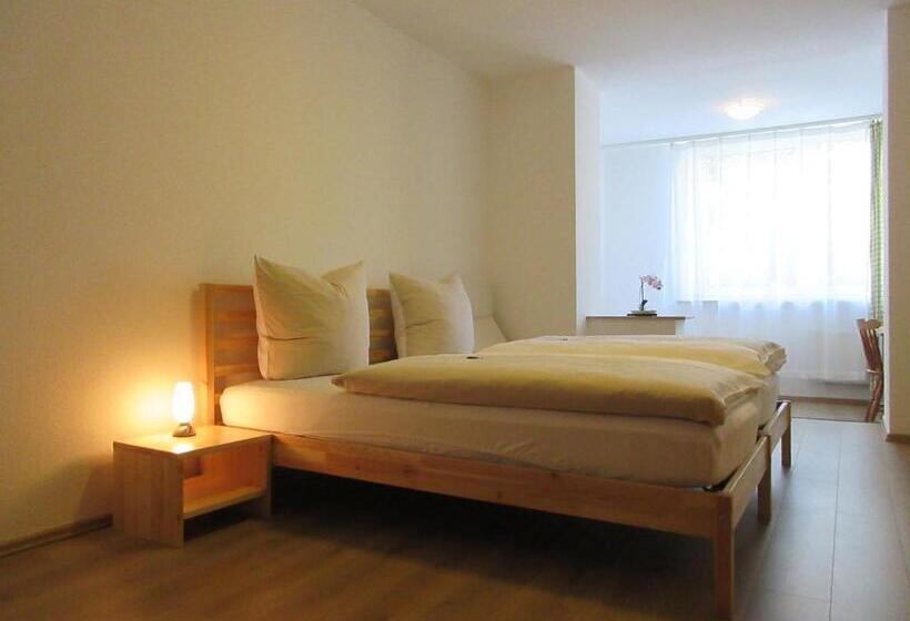 חדר סטנדרט לשלושה, Hanseatic Garni