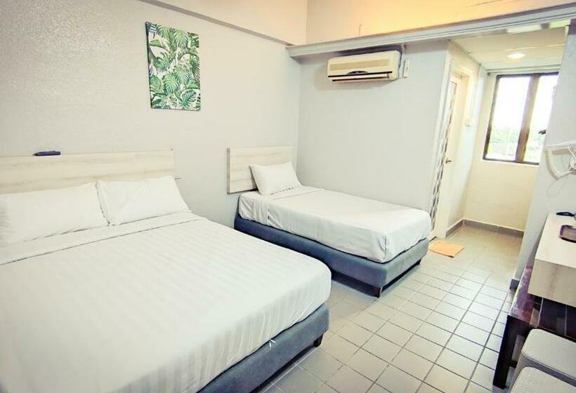اتاق استاندارد سه نفره, Lotus Inn
