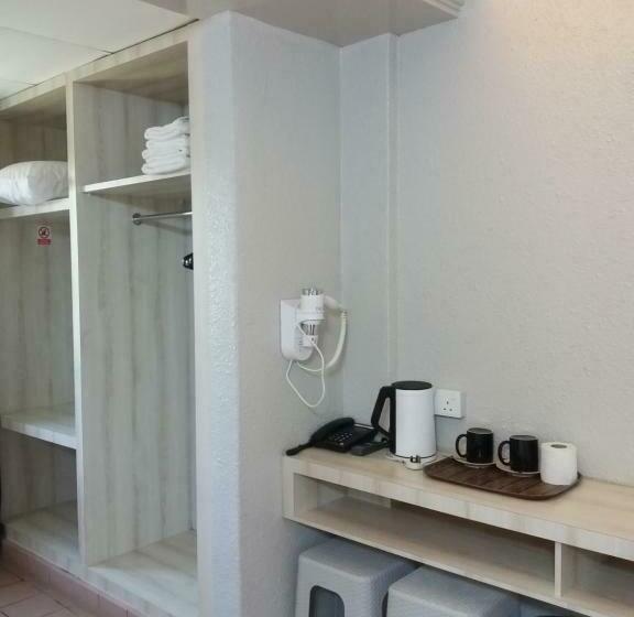 اتاق استاندارد سه نفره, Lotus Inn