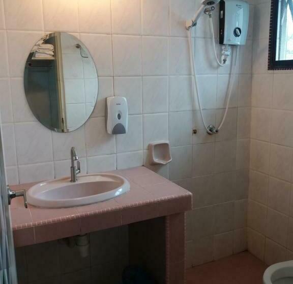 اتاق استاندارد سه نفره, Lotus Inn