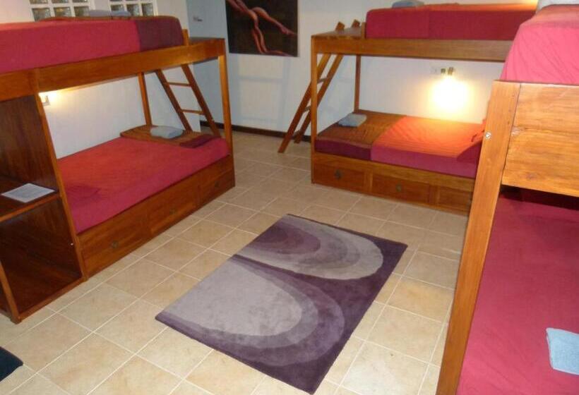 Кровать в Общей Комнате, Laki Uma Villa  Male Only