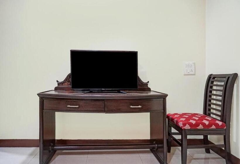 Номер Deluxe, Super Townhouse Oak Gharonda Residency Near Sant Tukaram Nagar Metro Station