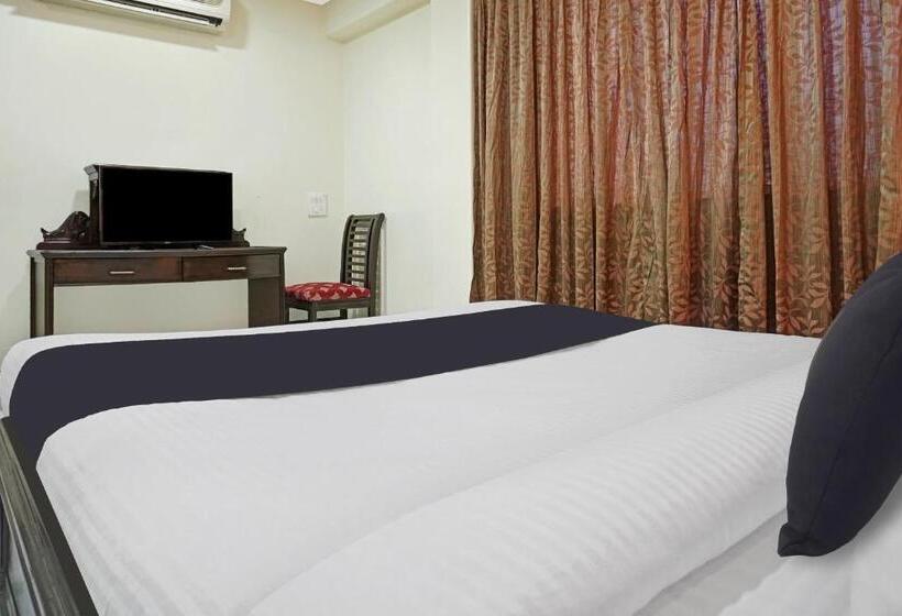 Номер Deluxe, Super Townhouse Oak Gharonda Residency Near Sant Tukaram Nagar Metro Station