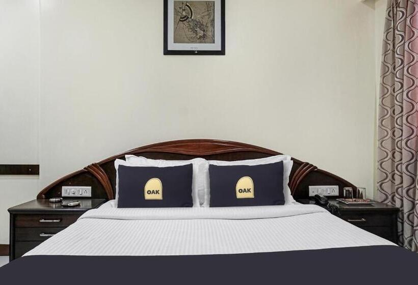 Люкс, Super Townhouse Oak Gharonda Residency Near Sant Tukaram Nagar Metro Station