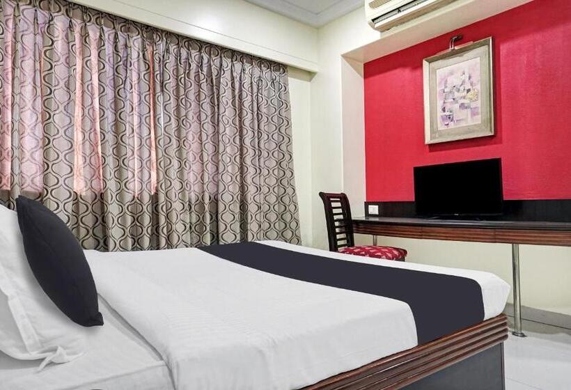 Люкс, Super Townhouse Oak Gharonda Residency Near Sant Tukaram Nagar Metro Station