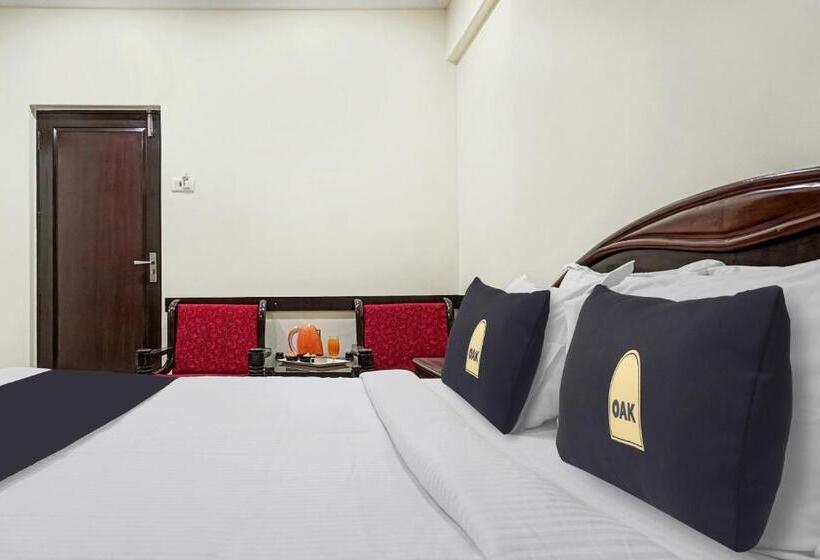 Люкс, Super Townhouse Oak Gharonda Residency Near Sant Tukaram Nagar Metro Station