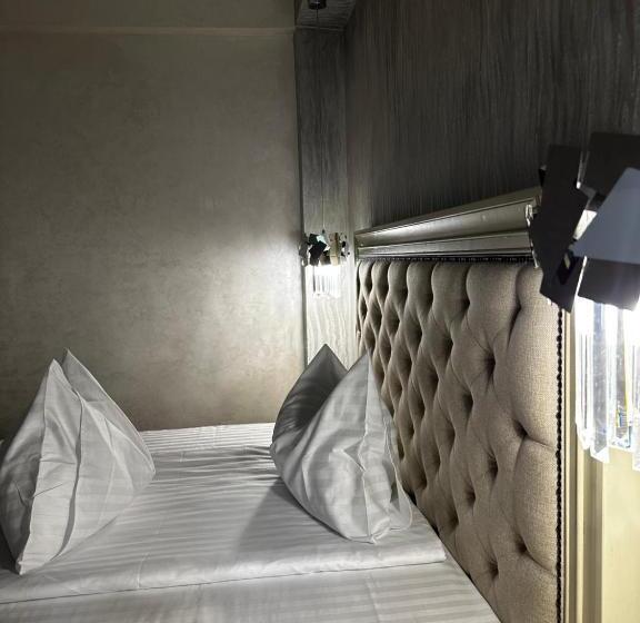 带阳台的豪华间, Pensiunea Izvoare Olanesti 3