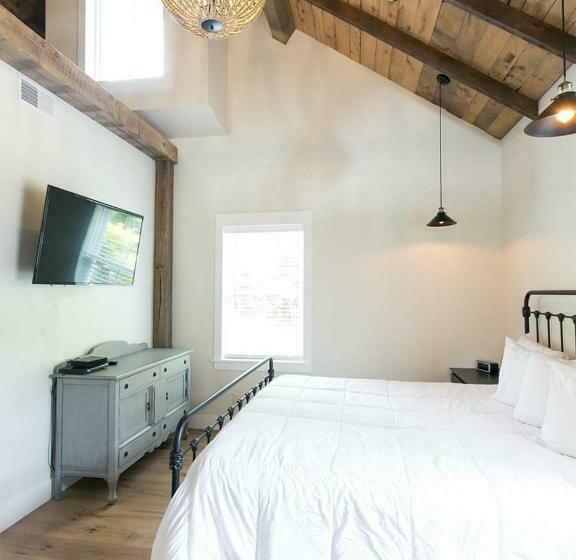 Люкс, Farmhouse Suites By Amish Country Lodging