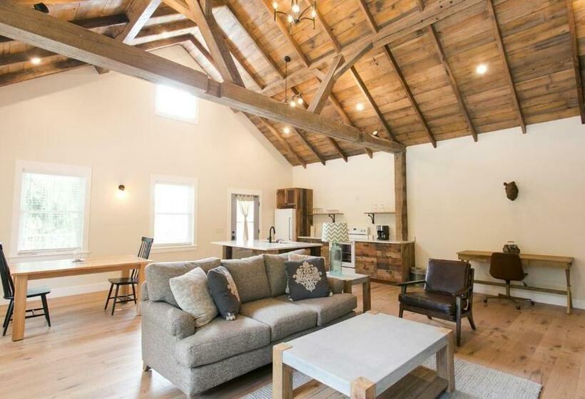 Люкс, Farmhouse Suites By Amish Country Lodging