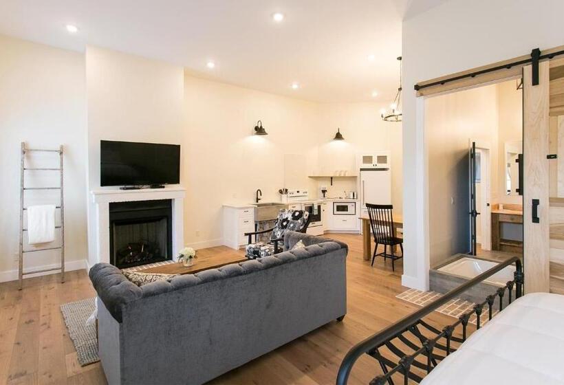 جناح سرير كينج, Farmhouse Suites By Amish Country Lodging