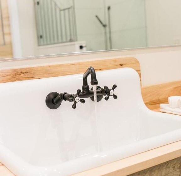 جناح سرير كينج, Farmhouse Suites By Amish Country Lodging