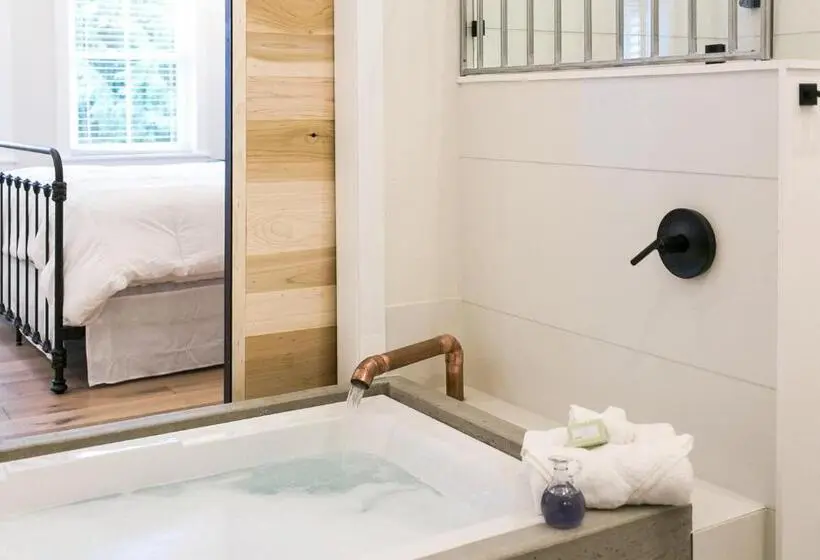 キングサイズベッドのスイートルーム, Farmhouse Suites By Amish Country Lodging