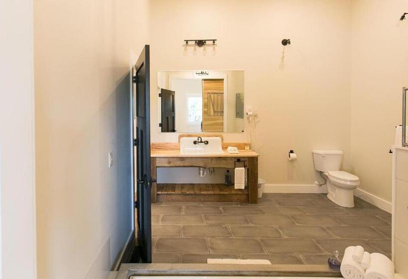 جناح سرير كينج, Farmhouse Suites By Amish Country Lodging