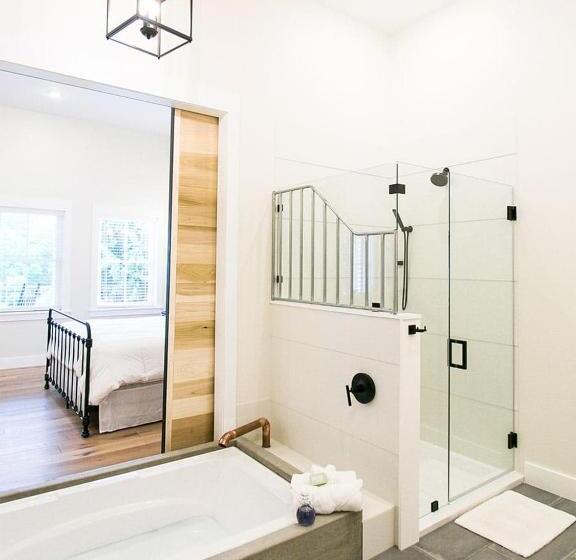 جناح سرير كينج, Farmhouse Suites By Amish Country Lodging