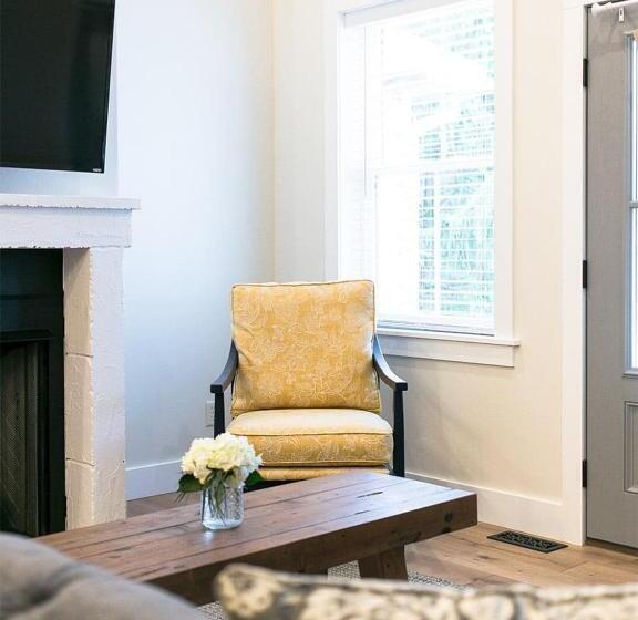 جناح سرير كينج, Farmhouse Suites By Amish Country Lodging