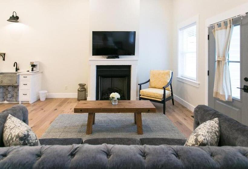 جناح سرير كينج, Farmhouse Suites By Amish Country Lodging