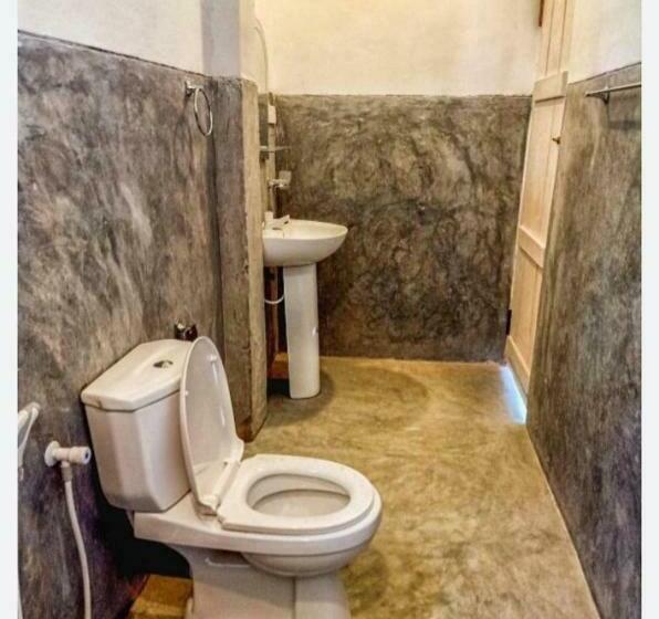 经济房, Ocean Rock Beach House