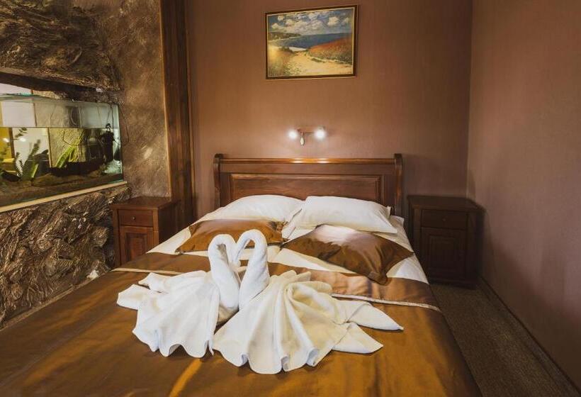 سوئیت با تخت بزرگ, хотел том и нези класик